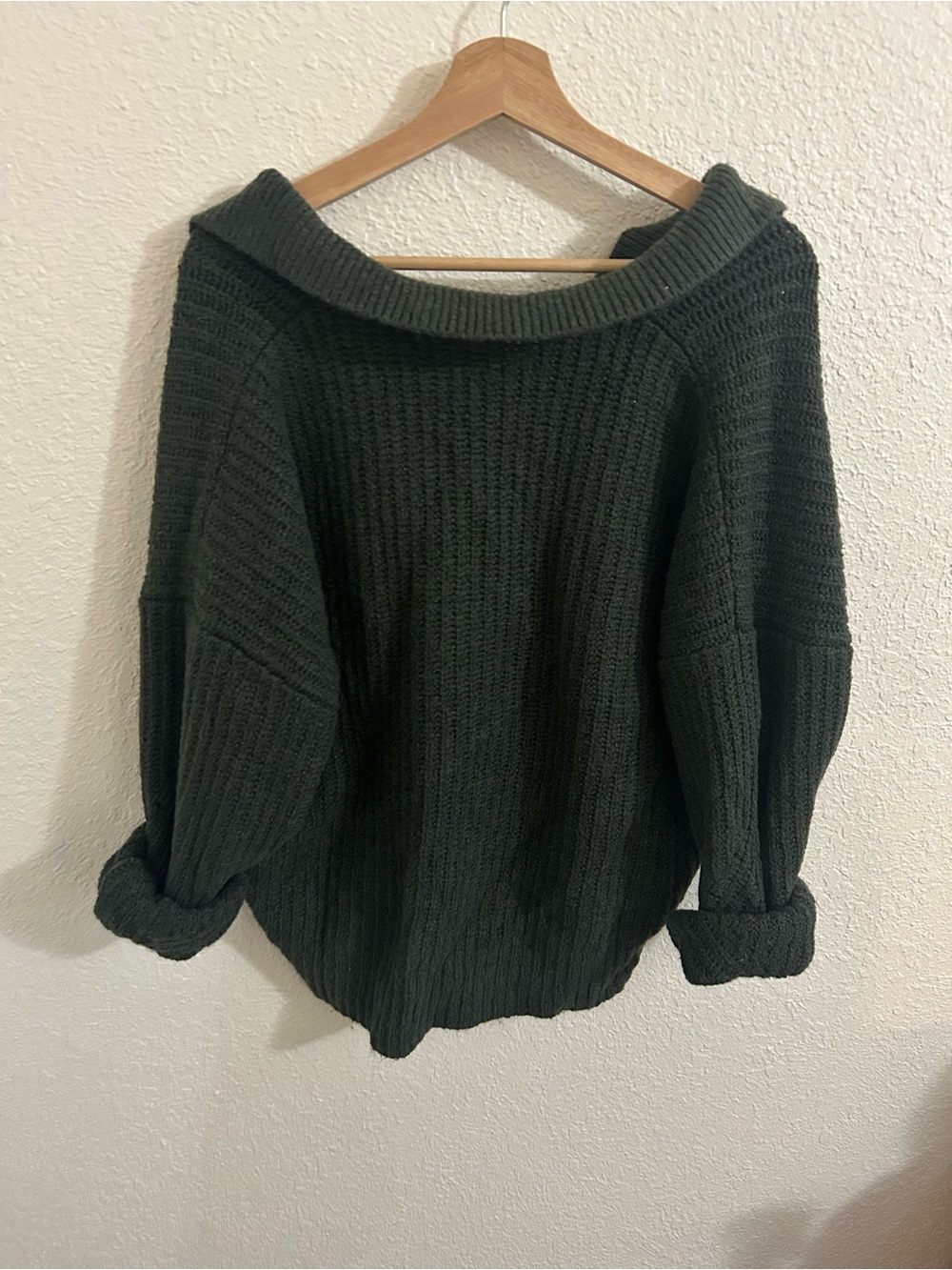 Old Navy Women's Dark Green V-Neck Collared Sweater - Picture 3 of 3